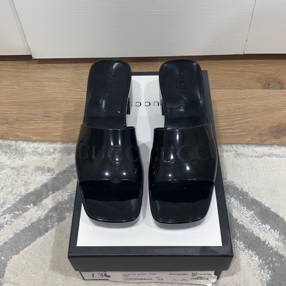 Gucci Women’s Rubber Slide Sandal ~Brand New~